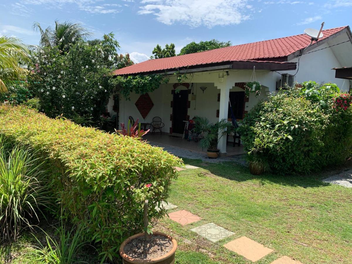 Lovely Garden Villas Pantai Cenang  Exterior photo