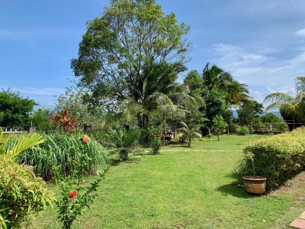 Lovely Garden Villas Pantai Cenang  Exterior photo