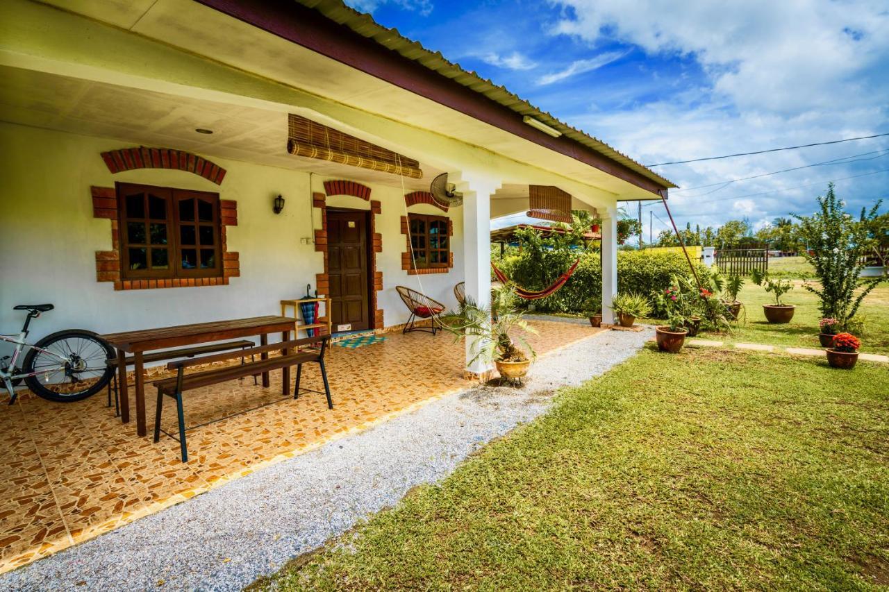 Lovely Garden Villas Pantai Cenang  Exterior photo